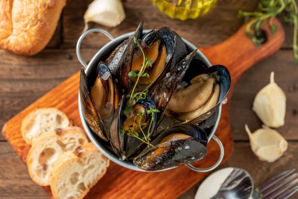 mussels-steamed-in-sake